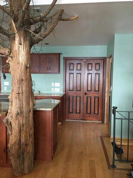 Building Photo - 6883C Deluxe Park