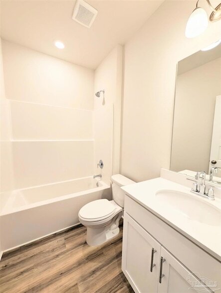 Building Photo - 9907 Starling Dr