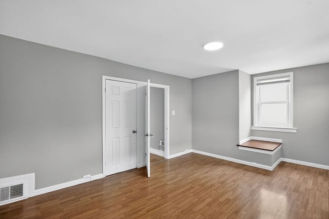 Building Photo - 3 bed 2 bath in Baltimore, MD