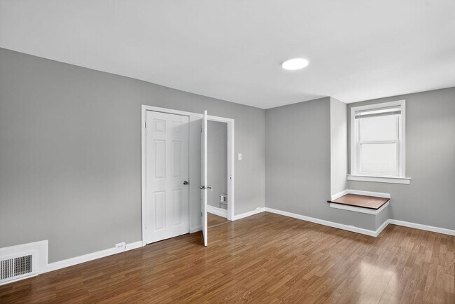 Building Photo - Narcissus