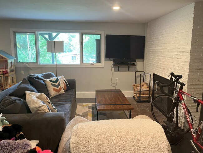 Building Photo - Spacious 4-Bedroom Home with Lush Landscap...