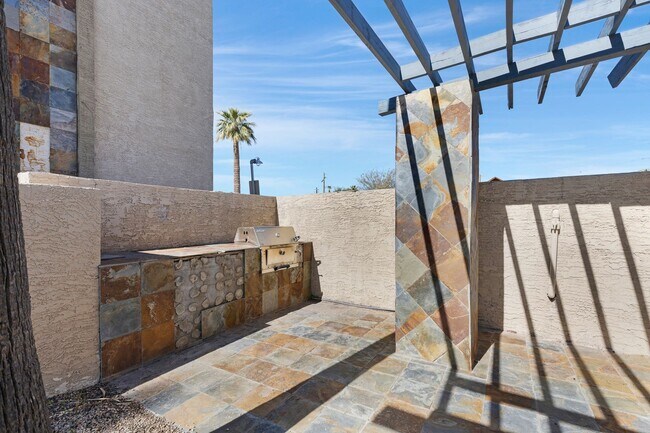 Building Photo - Upgraded Condo with Elegant Features and Convenient Location