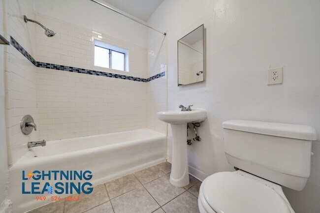 Building Photo - 923 S Bonnie Brae St