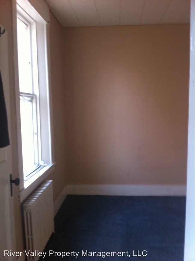 Building Photo - 63 Main St