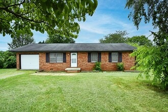 Building Photo - Country ranch 3 bedroom