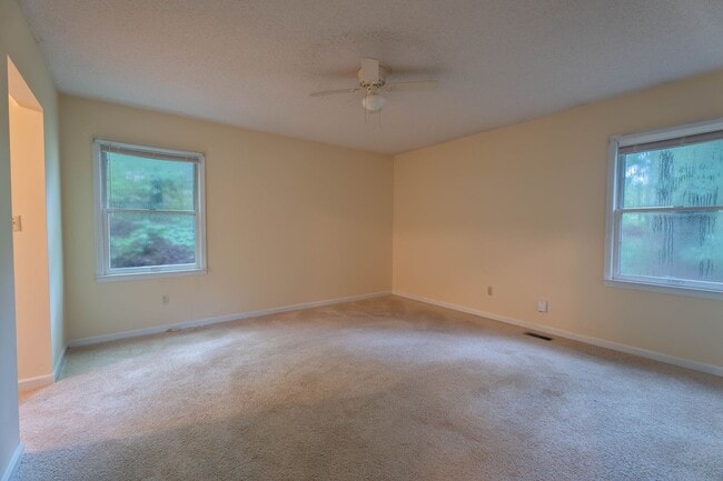 Building Photo - 105 Hanover Way
