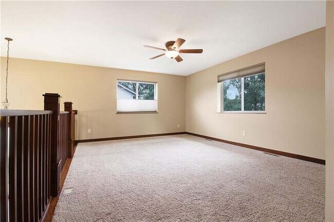 Building Photo - 2425 Lake Ct