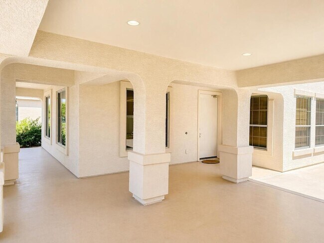 Building Photo - 8611 S 45th Glen