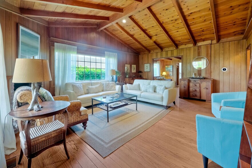 Building Photo - 5051 Shore Dr