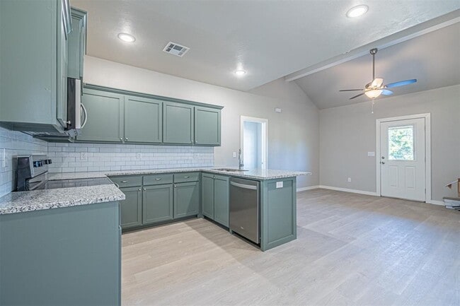 Building Photo - 2106 Willow Pl