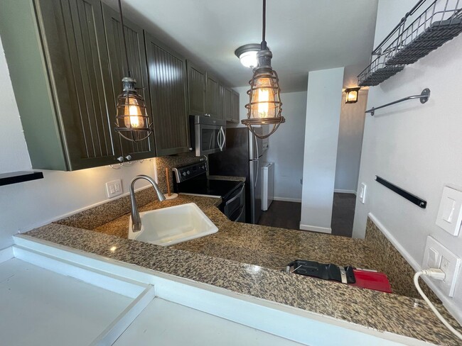 Building Photo - 2 Bed/ 1Bath Unfurnished Upgraded Ground Floor Southpointe Unit with a Yard + 2 Parking Spaces