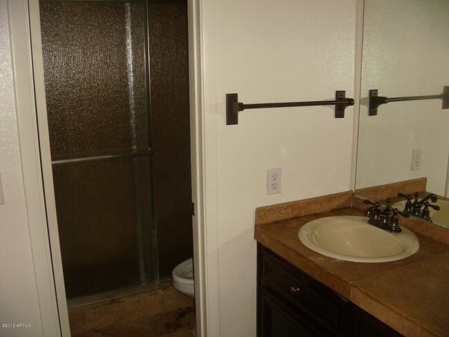 Building Photo - 4050 E Cactus Rd