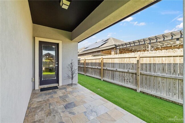 Building Photo - 921 Casa Blanca Dr