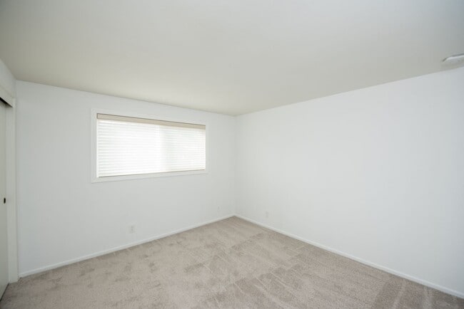 Building Photo - Now Available for Lease Beautiful 4 Bedroom Home with Basement