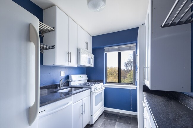 Building Photo - 3901 Tunlaw Rd NW