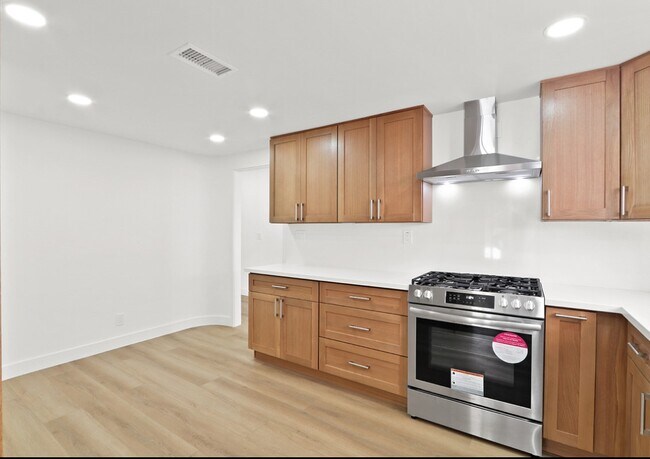 Building Photo - 21525 Vía Pepita