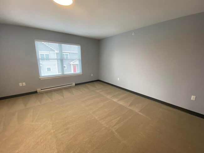 Building Photo - 27 E Ridge Dr