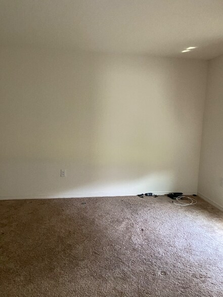 Building Photo - 195 Athabasca Dr