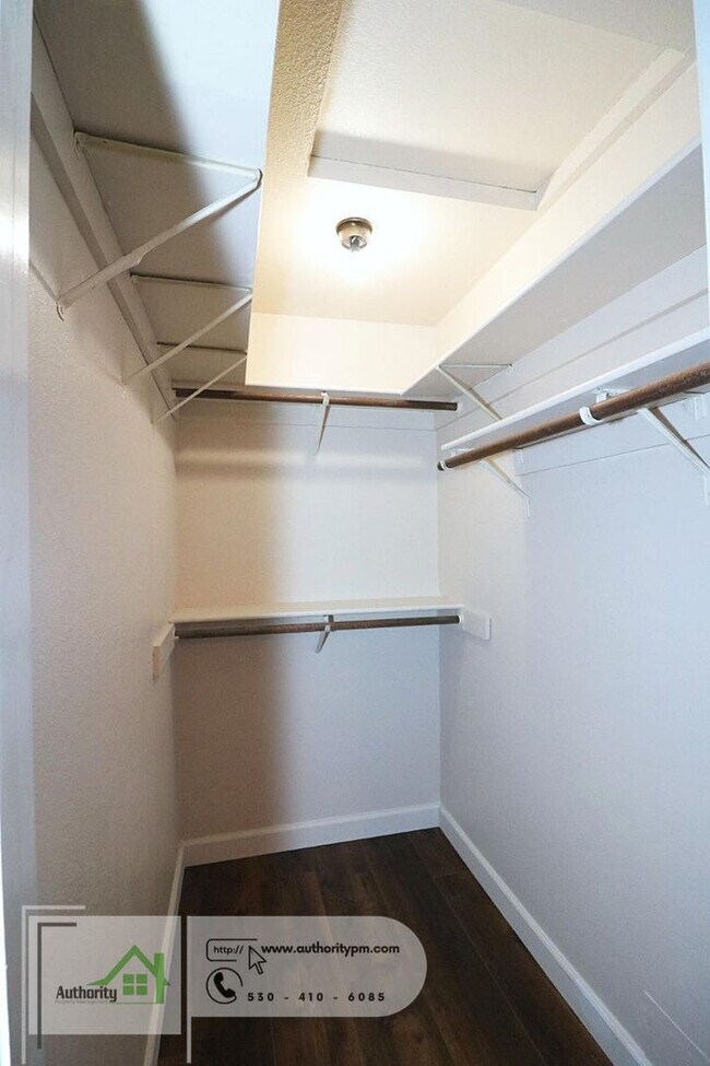 Building Photo - 2272 Wilson Ave