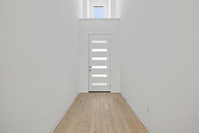 Building Photo - 1648 Tinnen House St