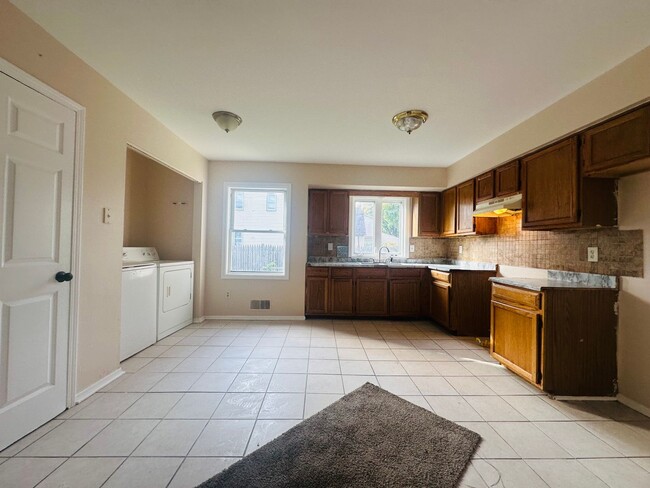 Building Photo - MOVE-IN READY !! BEAUTIFULLY  PROPERTY WIT...