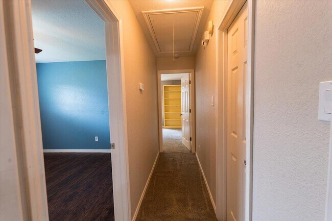 Building Photo - 300 Las Plumas Dr