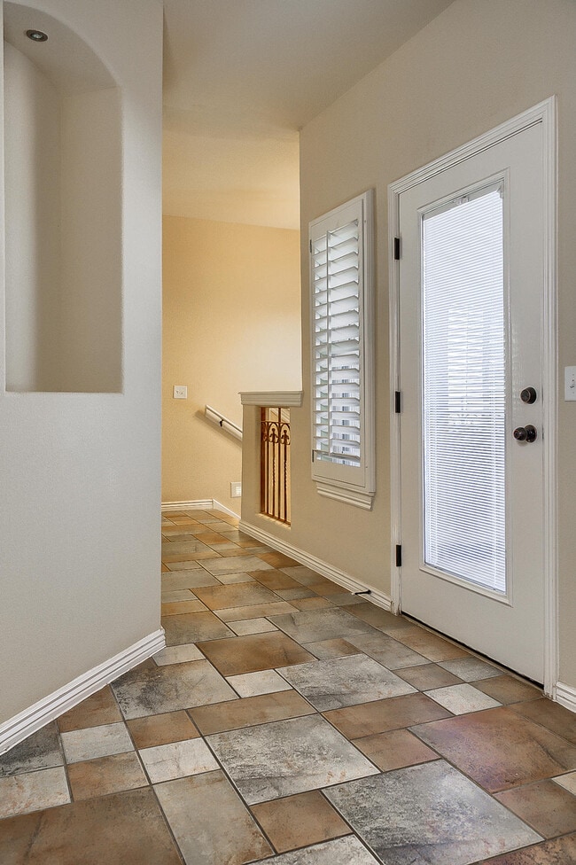 Building Photo - 12720 Tierra Aurora Dr