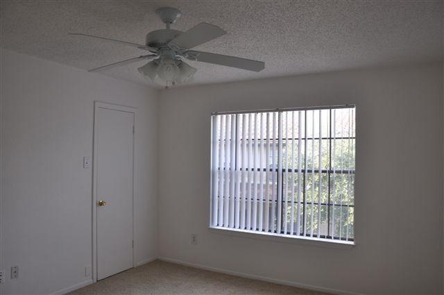 Building Photo - 5630 Spring Valley Rd