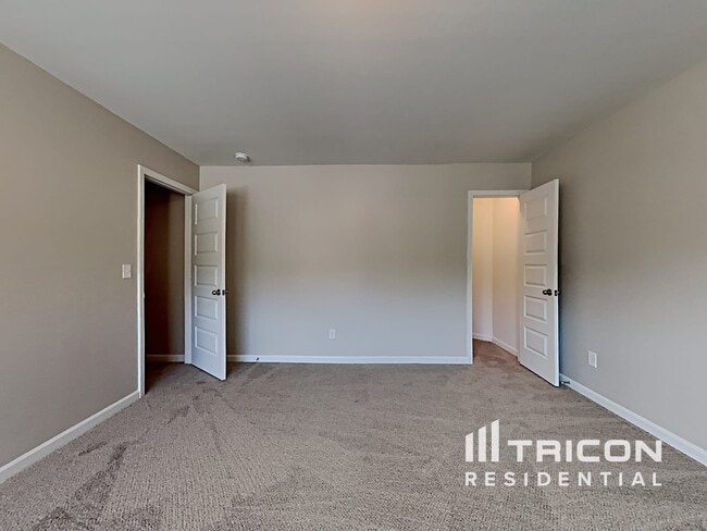 Building Photo - 3650 Lebella Ln