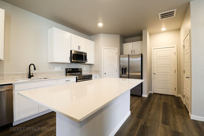 Building Photo - New Townhome in Downtown Johnstown