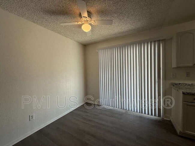 Building Photo - 664 Honeysuckle Rd