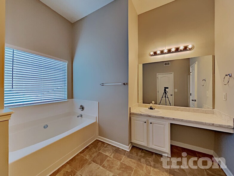 Building Photo - 7637 Garnet Dr