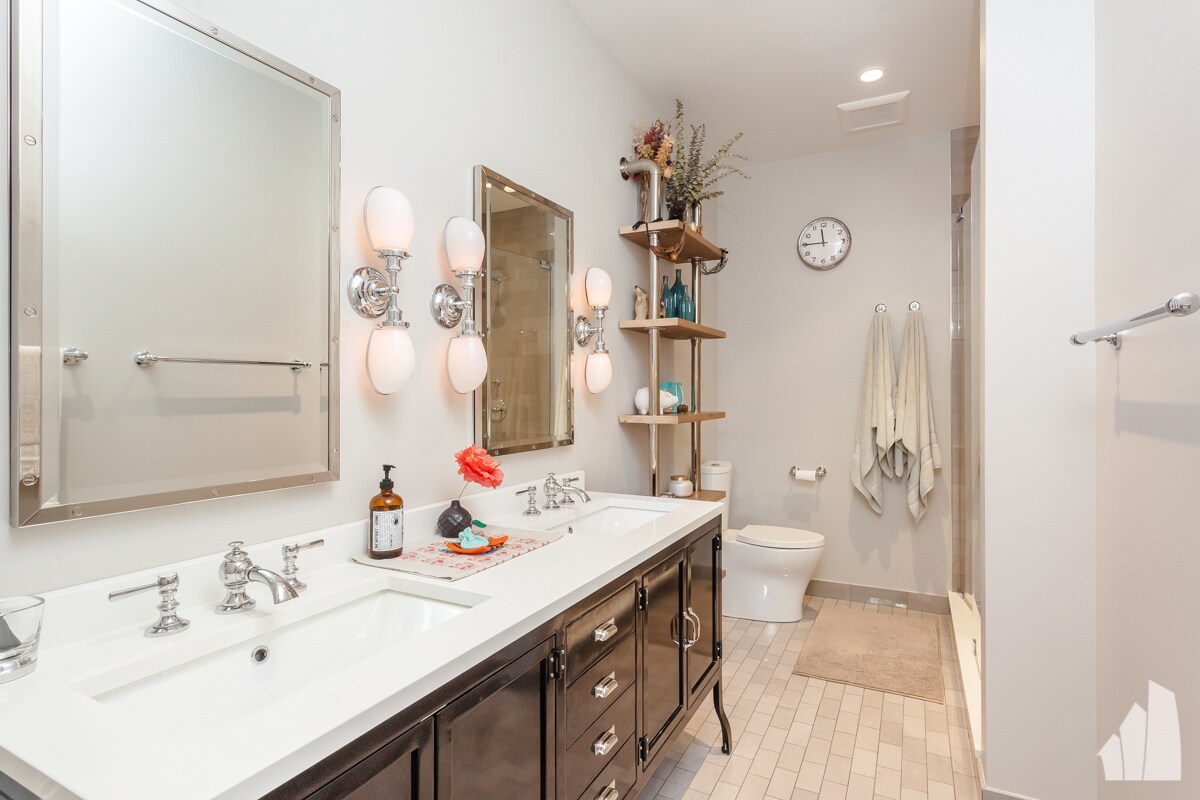 Building Photo - 1750 N Wolcott Ave