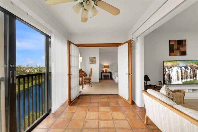 Building Photo - 2206 S Cypress Bend Dr