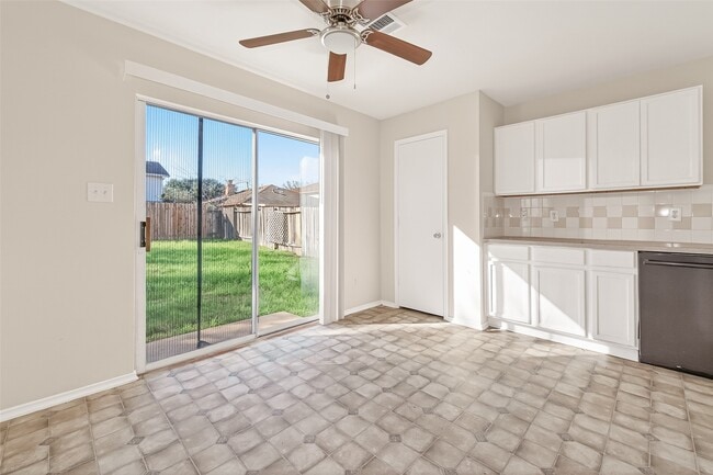 Building Photo - 5719 Clerkenwell Dr