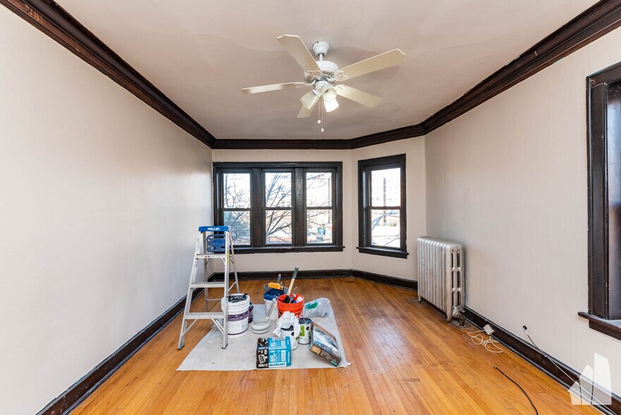 Building Photo - 4455 N Artesian Ave