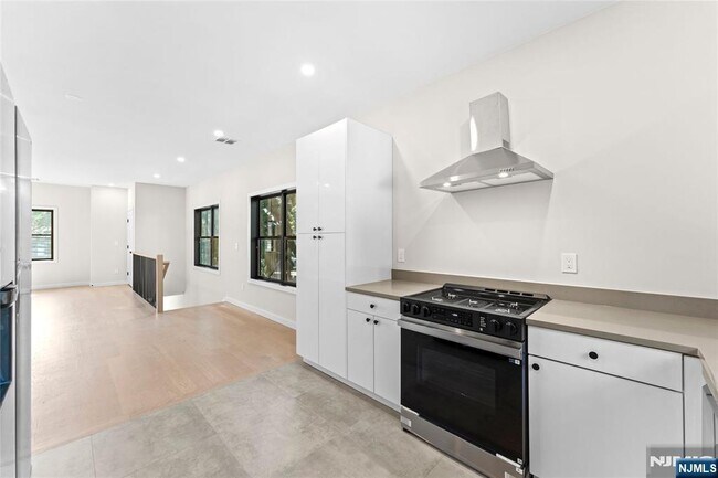 Building Photo - 165 Jefferson Ave