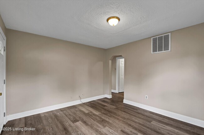 Building Photo - 3328 Farnsley Rd