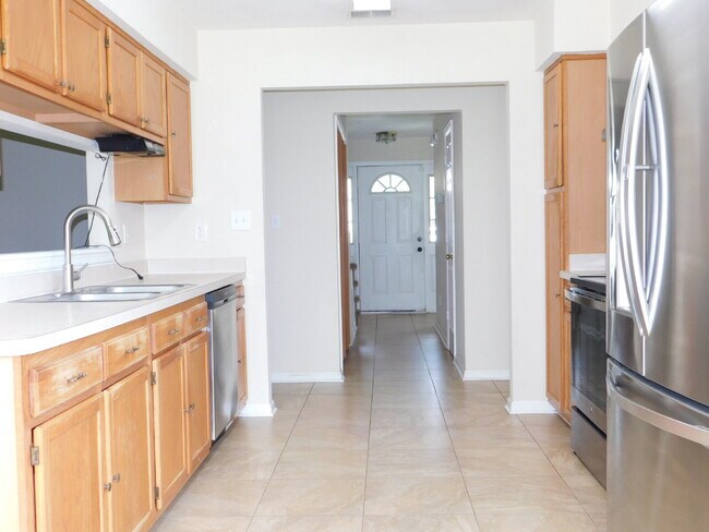 Building Photo - "Spacious 4-Bedroom Gem on Hughart Street with 2.5 Bathrooms and 2108 Sq. Ft. of Comfort!"