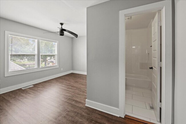 Building Photo - 203-203 N Gray St