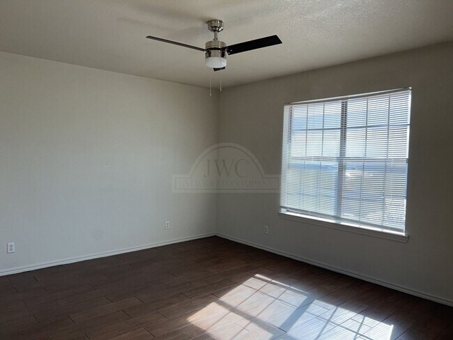 Building Photo - 915 McDaniel Cir