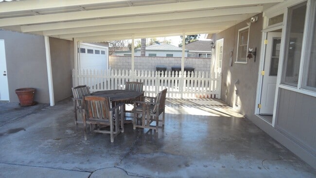 Building Photo - Old Towne Orange, Hardwood floors, Single Story House 3BR 2BA  2 car garage