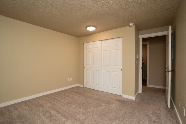 Building Photo - 1801 Woodland Glen Dr S