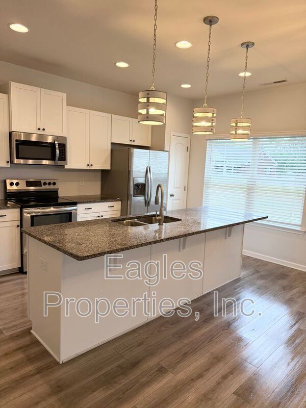 Building Photo - 207 Timberline Oak Dr