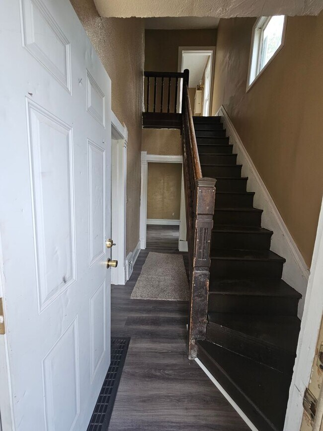 Building Photo - 4 Bedroom Home for Rent