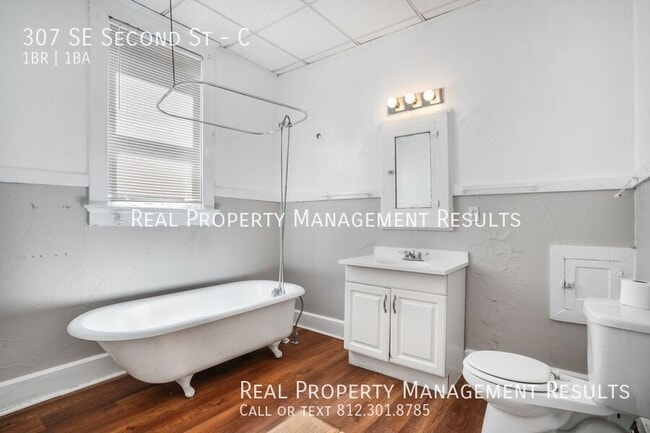 Building Photo - 307 SE Second St-C