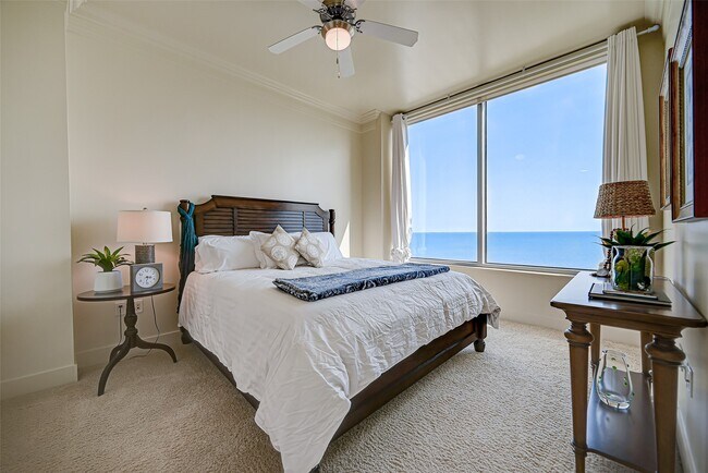 Building Photo - 801 E Beach Dr