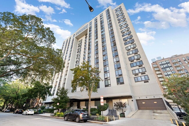 Building Photo - 1221 N Dearborn Pkwy