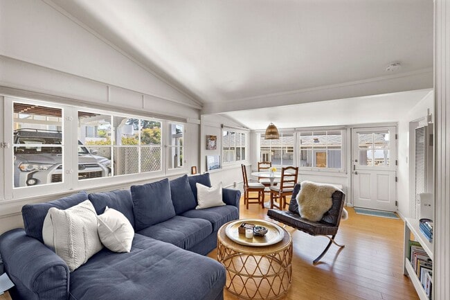 Building Photo - Woods Cove Furnished Cottage