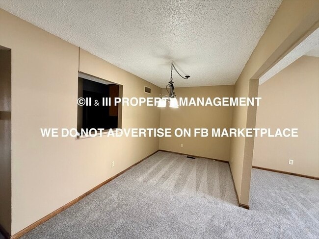 Building Photo - 1424 E Mart-Way Cir